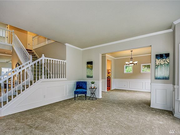 Great open floor plan that flows together from one room to the next. 