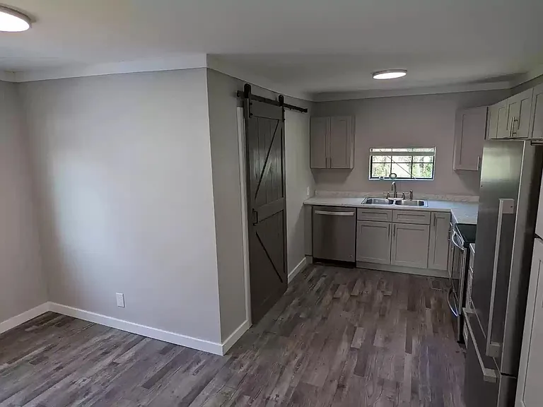 611 Shannon Ave — Photo 8