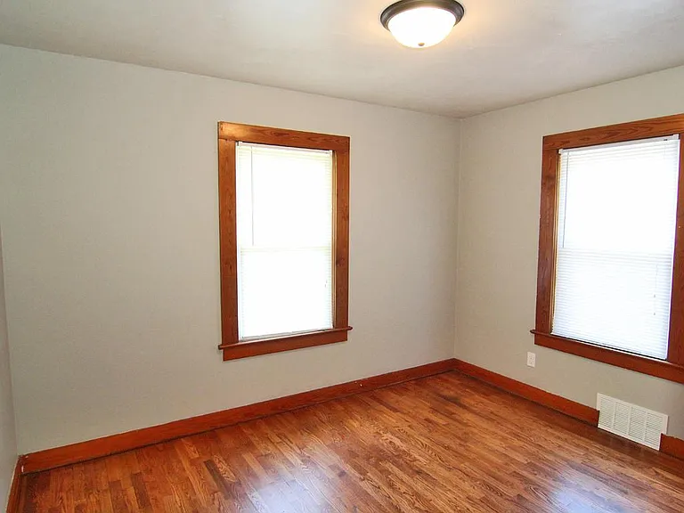 Main Level Bed 2