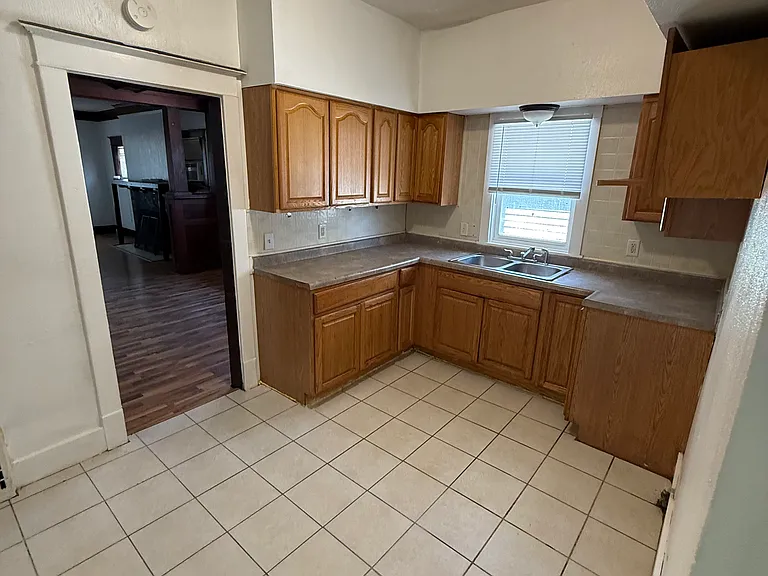 307 E Arcadia Ave — Photo 5