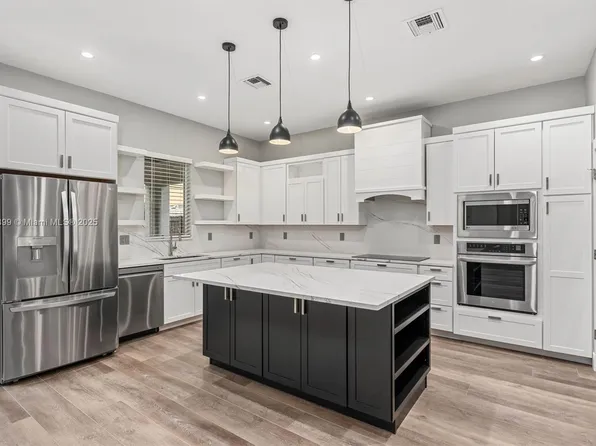 2431 NE 20th Ave, Lighthouse Point, FL 33064