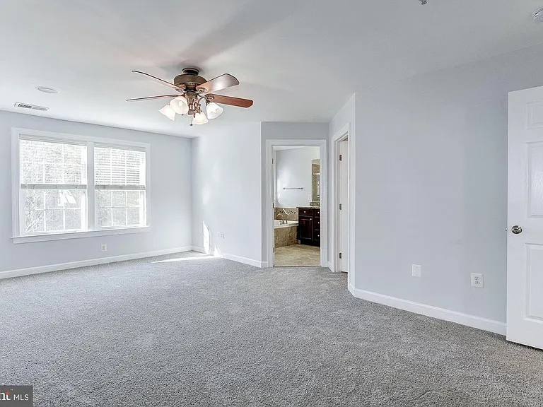 7576 Maidenhead Dr — Photo 16