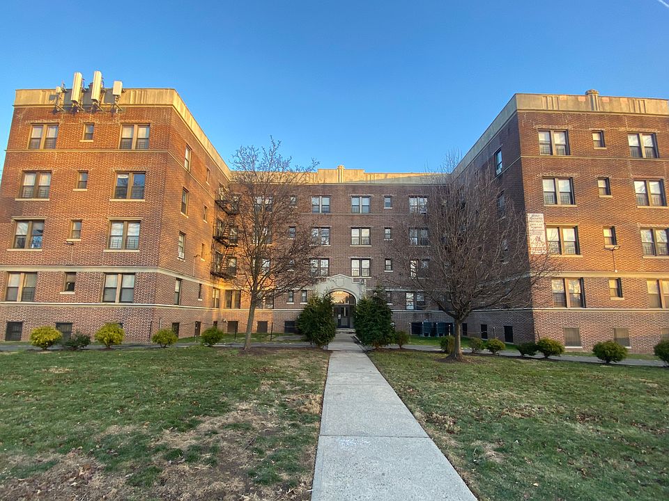 1st image of 148 1/2 S Munn Ave #304