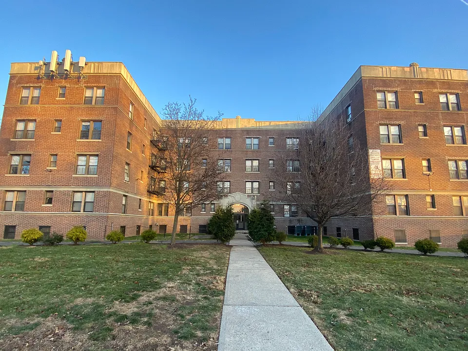 148 1/2 S Munn Ave #114