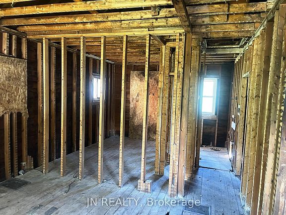 2nd image of 37 Rosedale Ave W
