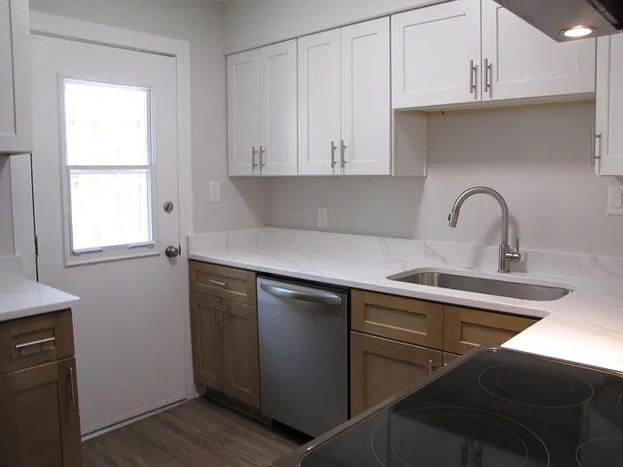 220 Elizabeth St — Photo 6