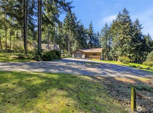 827 Illahee Dr, Fox Island, WA 98333
