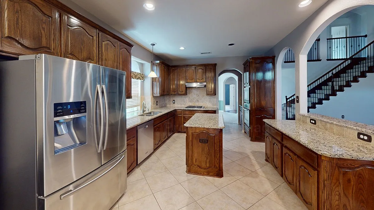 5 bed, 3.0 bath, 3664 sqft, $3,199 — Photo 3