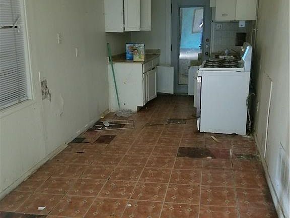 3rd image of 1321 Lanemar Dr