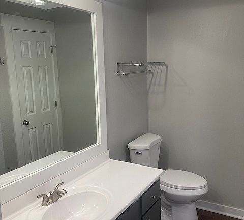 5th image of 3407 W Wood St