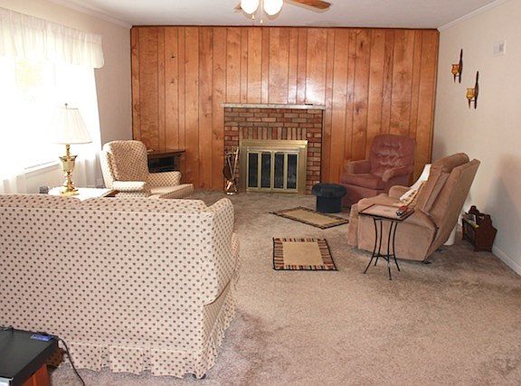 3rd image of 32 E Smiley Ave