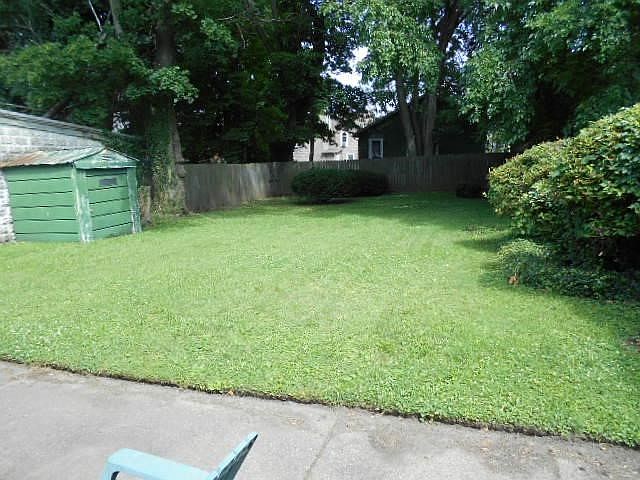 2nd image of 718 W 10th St