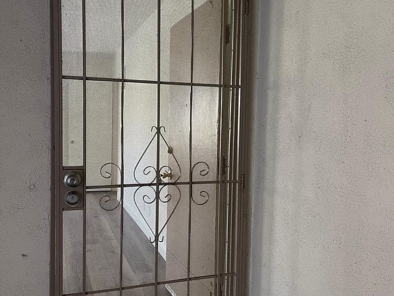 4th image of 1425 S Marguerita Ave APT B