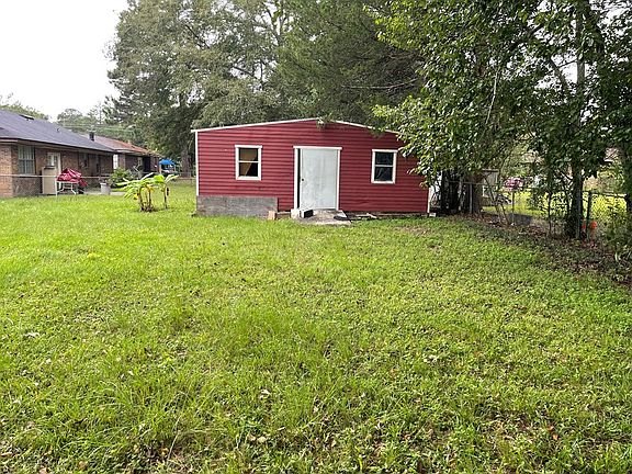 2nd image of 910 E Brookwood Pl