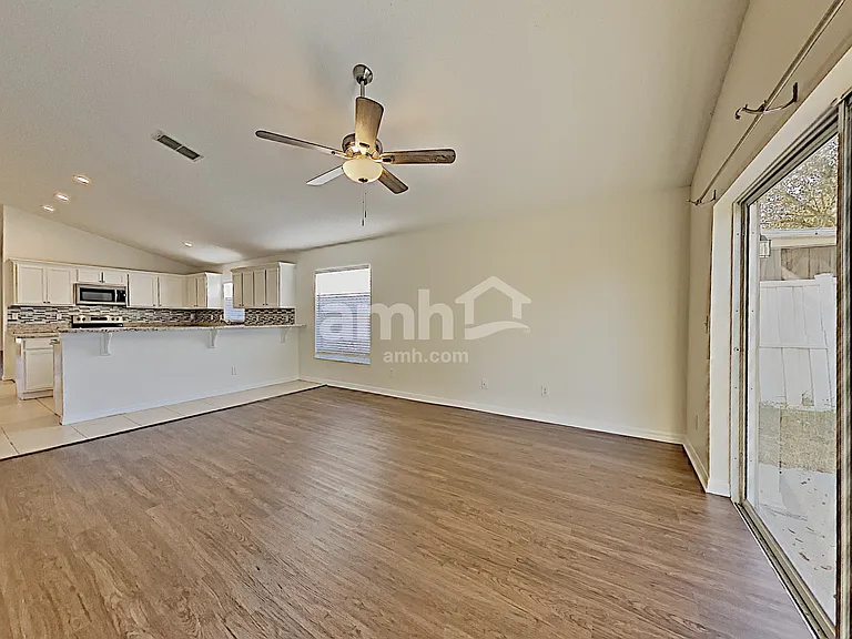 1066 Bluegrass Dr — Photo 7