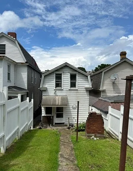 2618 Salisbury St — Photo 2