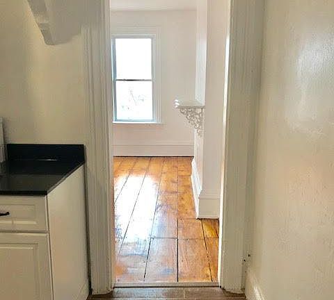 4th image of 83 South St #2