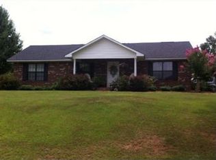 110 E Barfoot St, Union, MS 39365