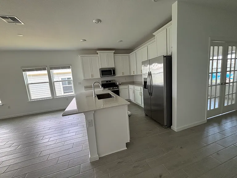 12486 NW 137th Ter — Photo 4
