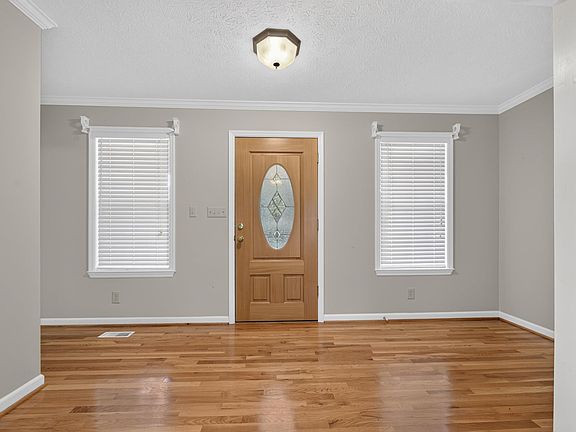 3rd image of 500 4th St NE
