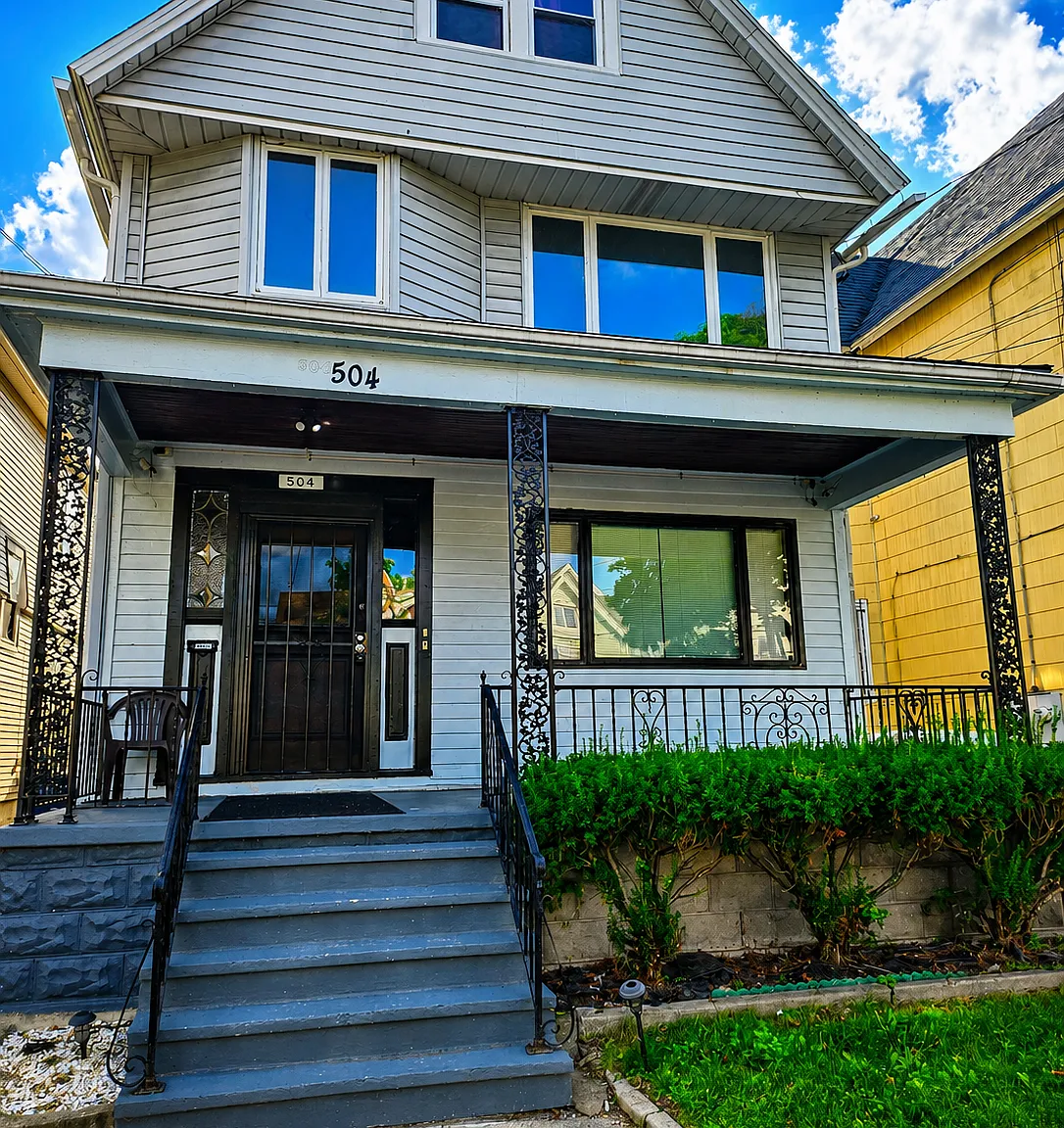 5 bed, 2212 sqft, $1,400 — Photo 1