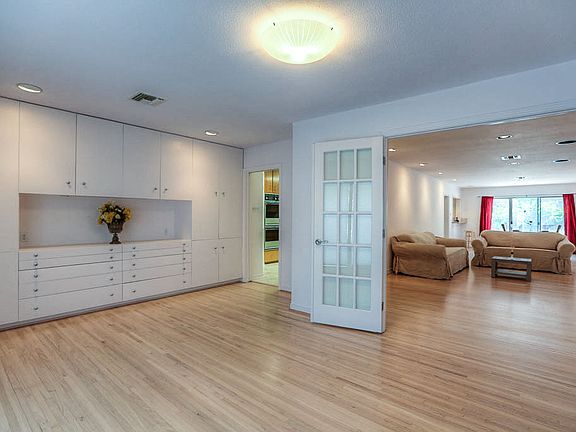 4th image of 3323 S Braeswood Blvd