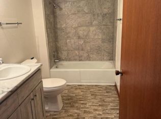 108 Westwood Dr #102, Marshalltown, IA 50158