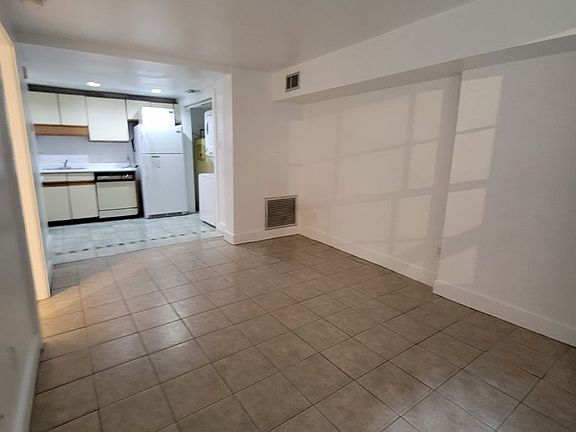 5th image of 19 E Jones Ln #B
