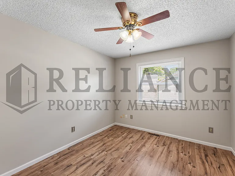1111 E Redwood Rd — Photo 27