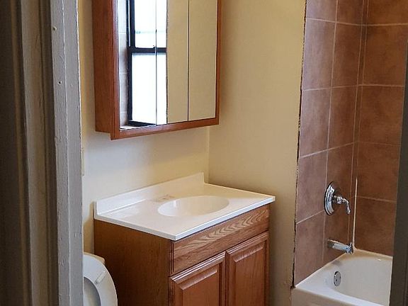 3rd image of 6111 S King Dr APT 3