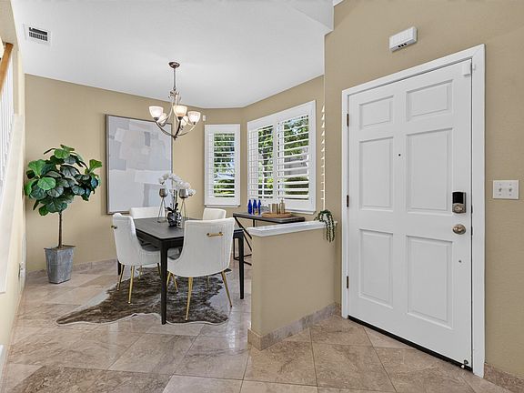 3rd image of 305 Sutton Cir