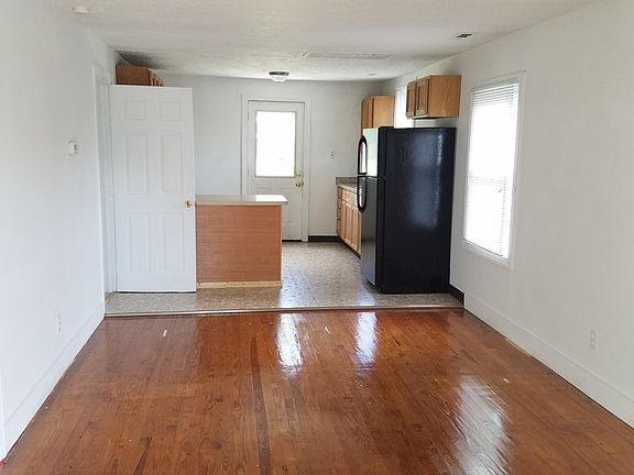 5th image of 2100 Clarke St