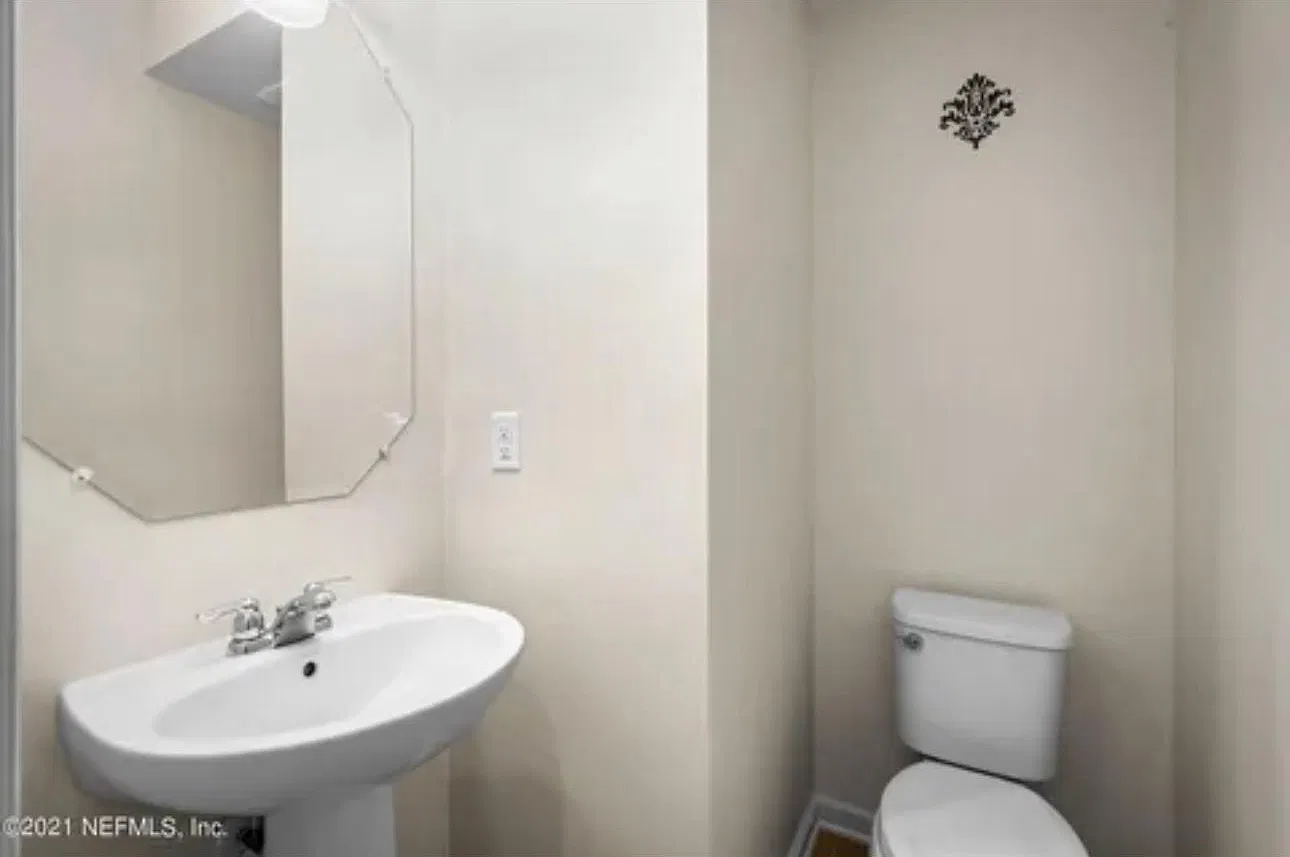 3 bed, 2.5 bath, 1633 sqft, $2,050 — Photo 4
