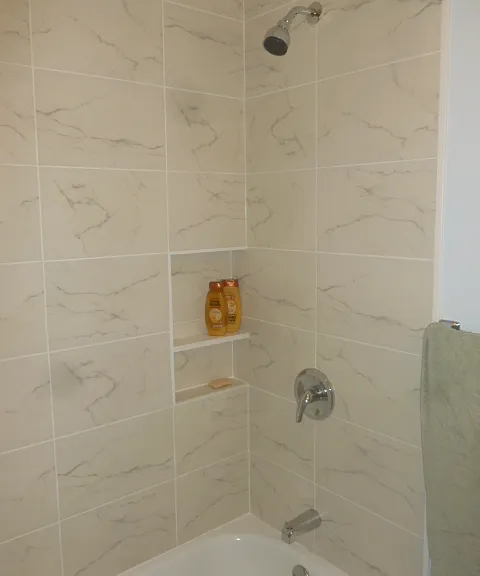 Bath/shower in main bath room