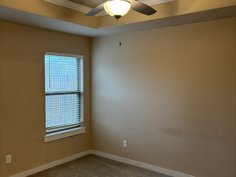 450 Rineel Ave — Photo 11