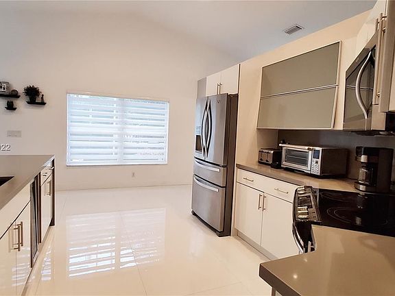4th image of 1640 SW 148th Ter #0