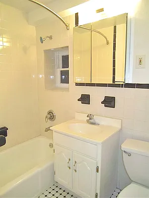 Rented by City Connections Realty | media 2