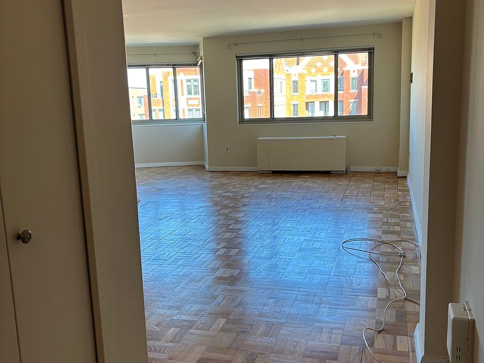 Entrance to Living Rm