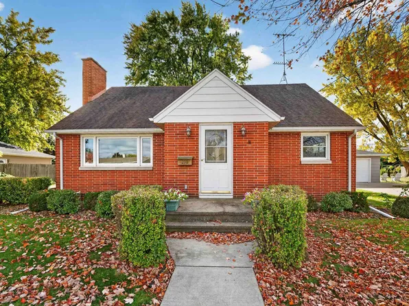 210 W Peckham St, Neenah, WI 54956