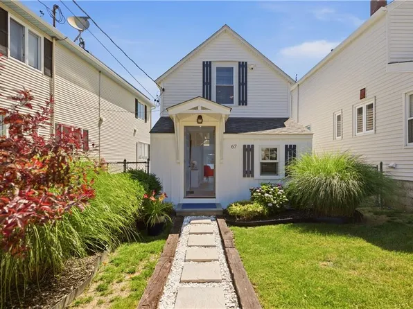 67 Cedar Ave, Portsmouth, RI 02871