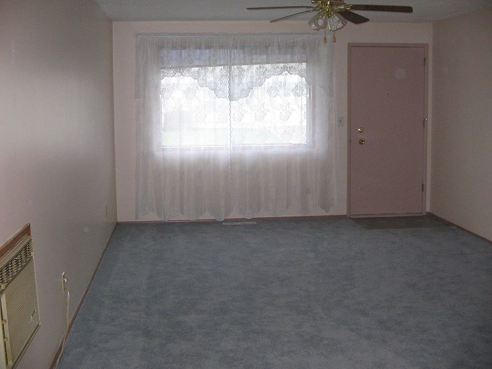 Living Room 12 x 16