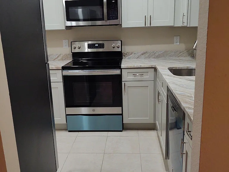1524 SE Royal Green Cir #Q102 — Photo 19