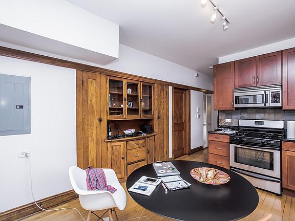 5th image of 1914 N Wood St APT 2