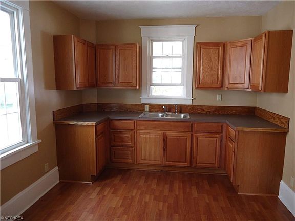 2nd image of 182 E Martin St