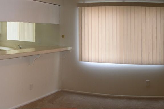 KITCHEN & DINING ROOMWITH BREAKFAST BAR