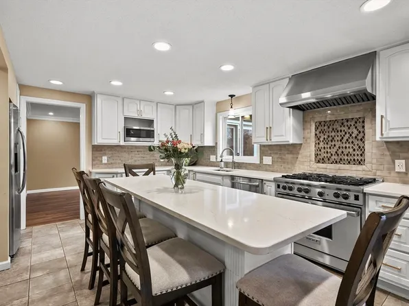 12 Old Carriage Dr, Wilbraham, MA 01095