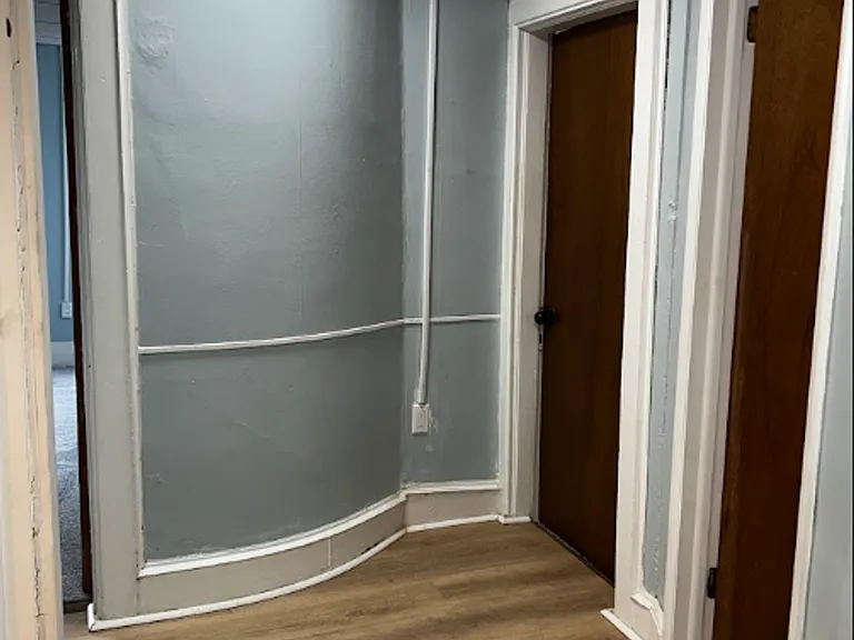 1638 Sanderson Ave — Photo 15