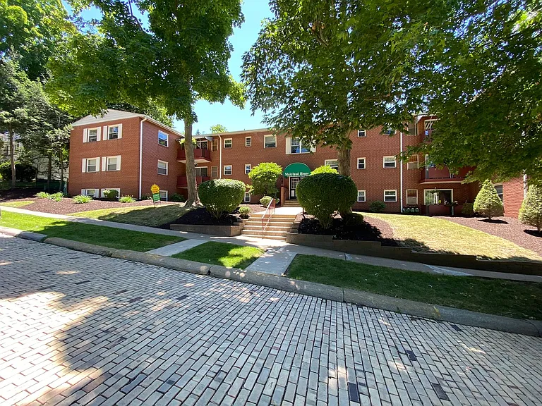 360 Maryland Ave — Photo 69