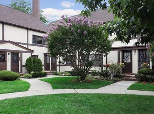 125 15th St APT C1, Garden City, NY 11530