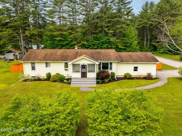 3 Pickhardt Lane, Schroon Lake, NY 12870